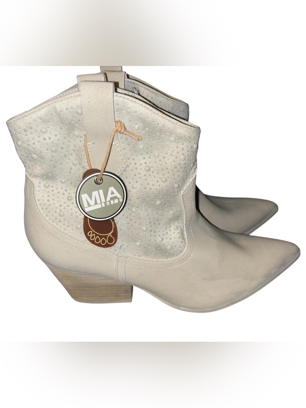 MIA New with tags Serenity off white pearl boots 8.5